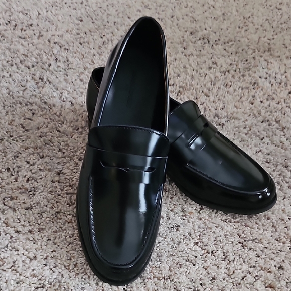 Banana Republic Shoes - NWT Banana Republic Sz 9 black loafers